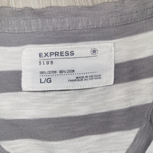 ⚪️ Express Men's Striped Lion Logo V-Neck - Picture 4 of 4